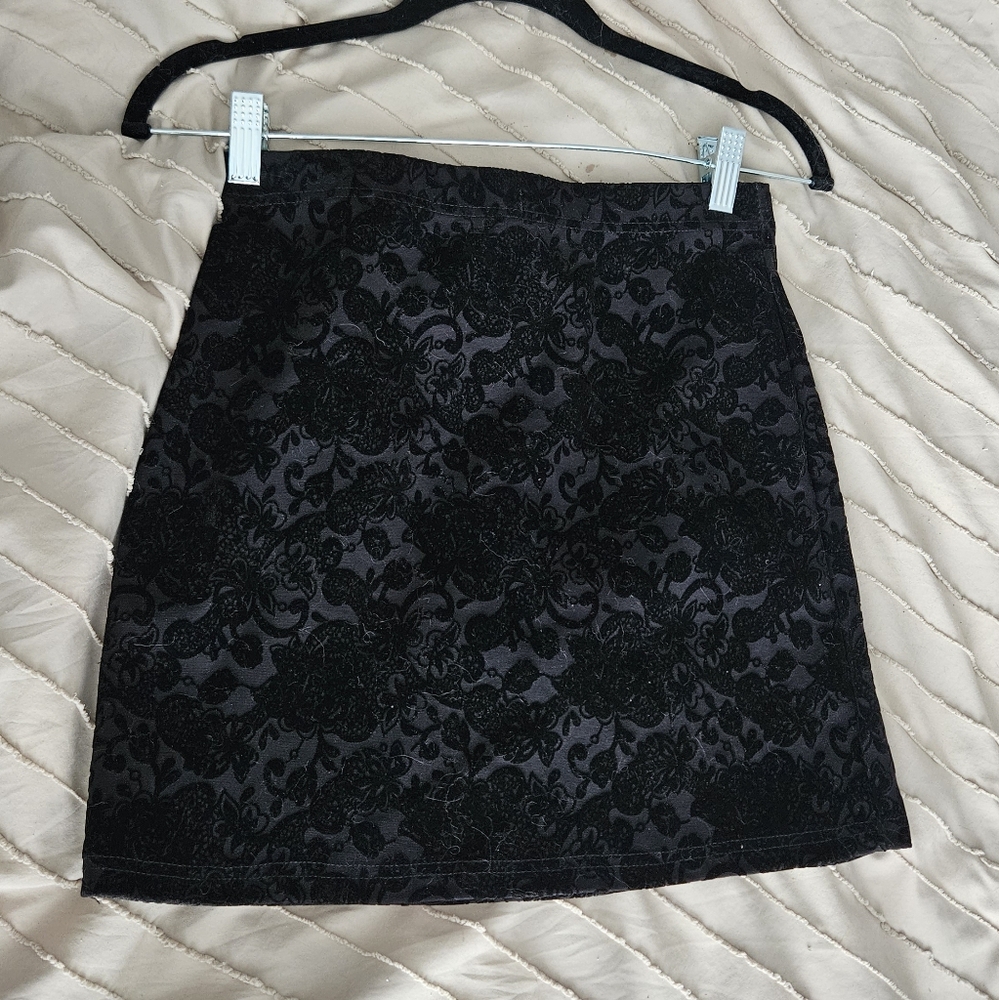 ***5 FOR $50*** paisley velvet detail